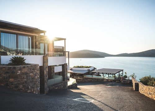 pexels-alex-staudinger-1732414